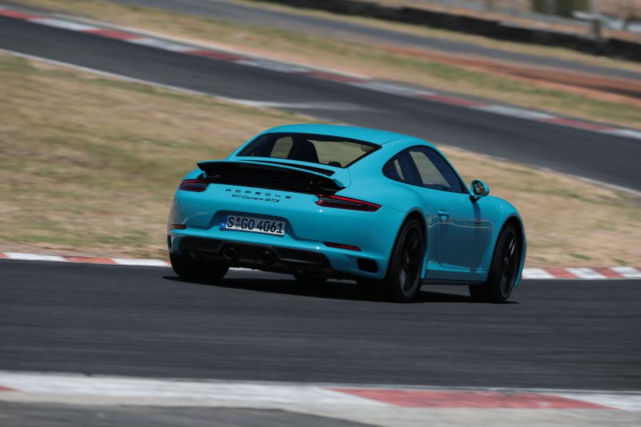  Porsche 911 Carrera GTS Coupe 2017 года  (WW) (фото 6 из 44)